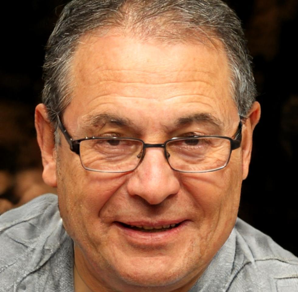 Retrato profissional do formador especialista em educação financeira familiar